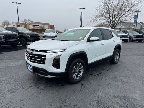 Used 2025 Chevrolet Equinox LT AWD/4WD image 2