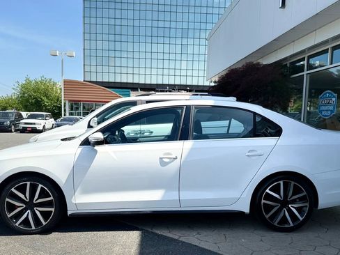 Used 2012 Volkswagen Jetta GLI Autobahn FWD image 4