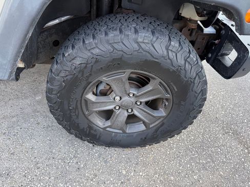 Used 2018 Jeep Wrangler Unlimited Rubicon AWD/4WD image 14