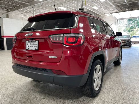 Used 2017 Jeep Compass Latitude FWD image 2