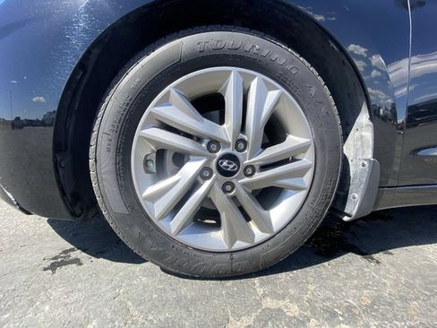 Used 2020 Hyundai Elantra SEL w/ Winter Weather Package FWD image 10