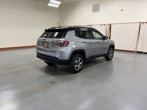 Used 2022 Jeep Compass Trailhawk w/ Trailhawk Convenience Group AWD/4WD image 8