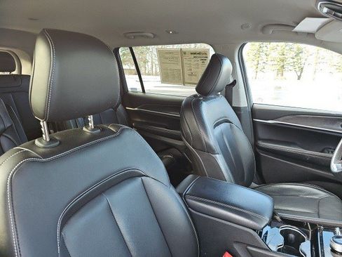 Used 2023 Jeep Grand Cherokee L Limited w/ Black Appearance Package image 12