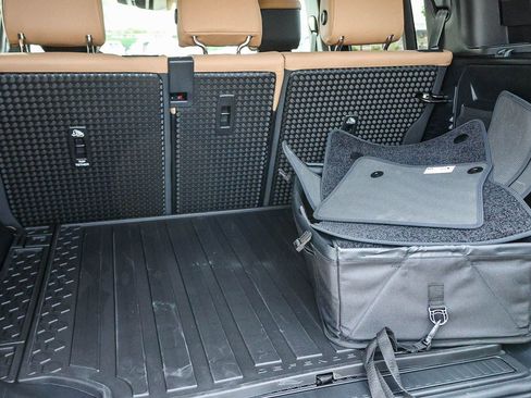 New 2026 Land Rover Defender 110 X-Dynamic SE AWD/4WD image 27