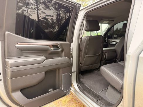 Used 2023 GMC Sierra 1500 SLT w/ X31 Off-Road Package AWD/4WD image 25