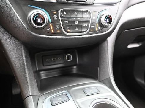 Used 2024 Chevrolet Equinox LT AWD/4WD image 44