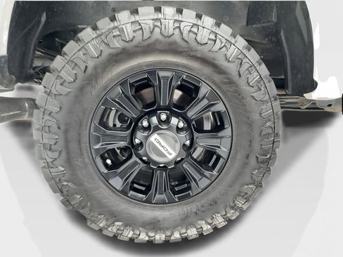 Used 2022 Ford F350 Platinum w/ FX4 Off-Road Package AWD/4WD image 37