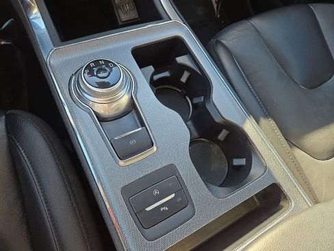 Used 2022 Ford Edge Titanium image 29