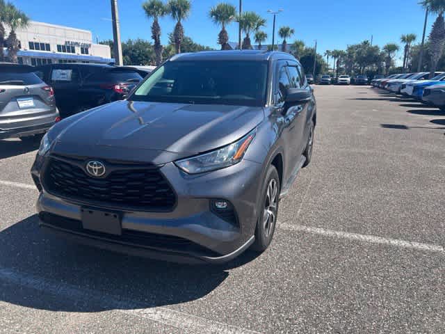 Used 2020 Toyota Highlander XLE FWD image 4