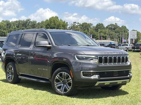 Used 2022 Jeep Wagoneer Series III w/ Flexible Seating Group RWD image 14