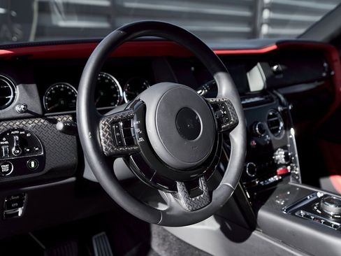 Used 2022 Rolls-Royce Cullinan Black Badge image 38