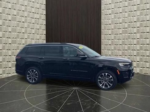 Certified 2021 Jeep Grand Cherokee L Overland w/ Luxury Tech Group IV AWD/4WD image 3