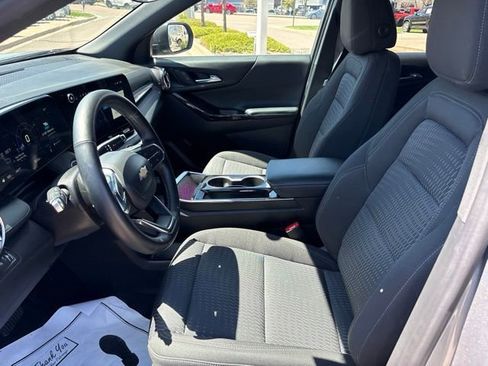Used 2025 Chevrolet Equinox LT AWD/4WD image 9