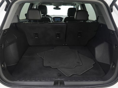 Used 2024 GMC Terrain SLT image 9