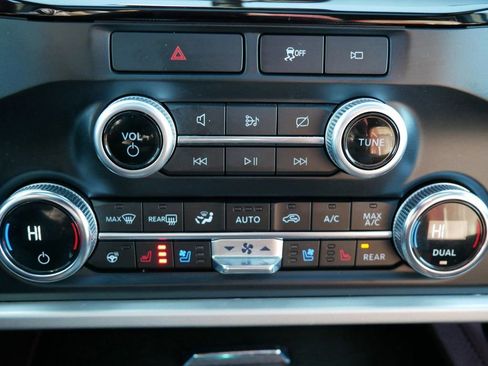 Used 2022 Ford Expedition Limited image 25