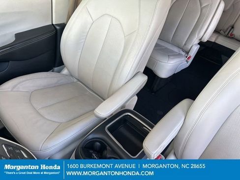 Used 2021 Chrysler Pacifica Touring-L w/ Uconnect Theater Family Group FWD image 28