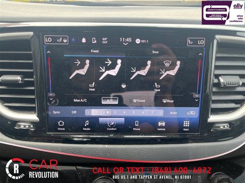 Used 2023 Chrysler Pacifica Touring-L FWD image 19