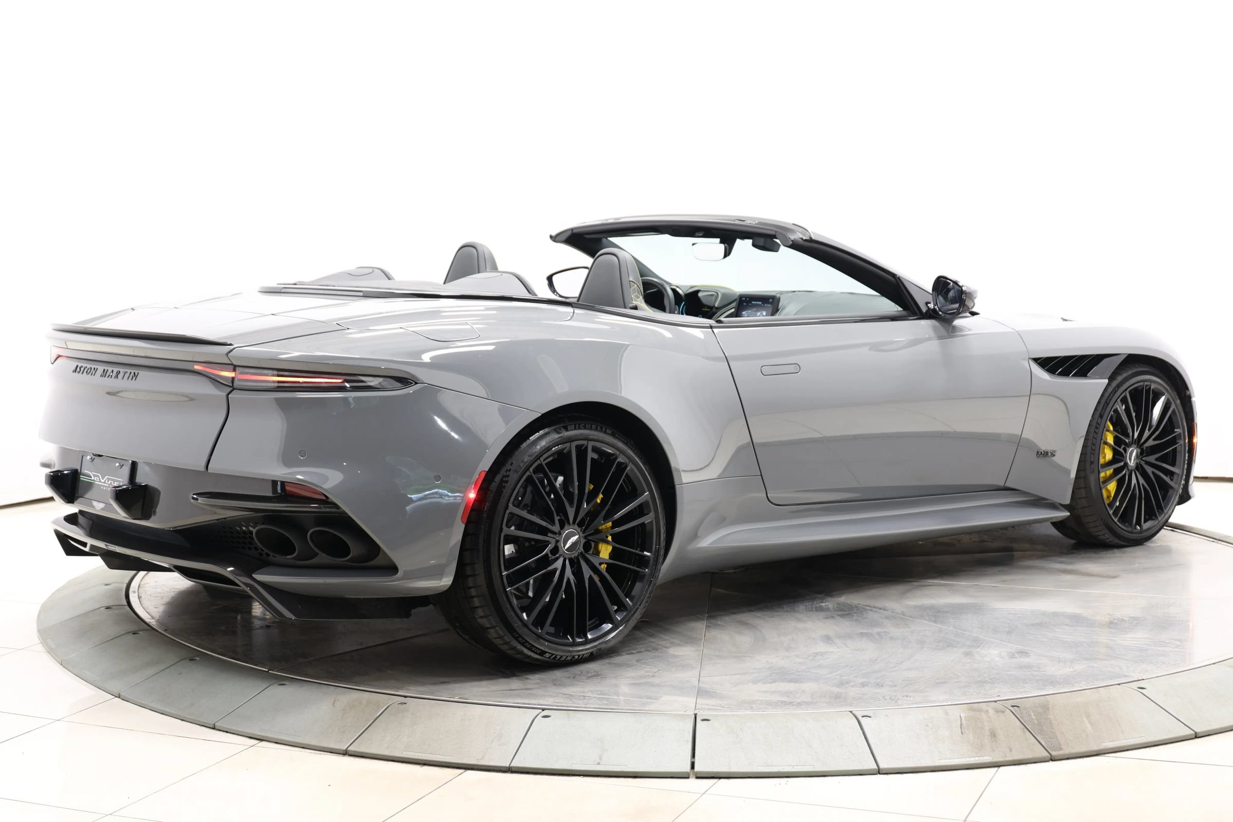 Used 2021 Aston Martin DBS Superleggera Volante RWD image 5