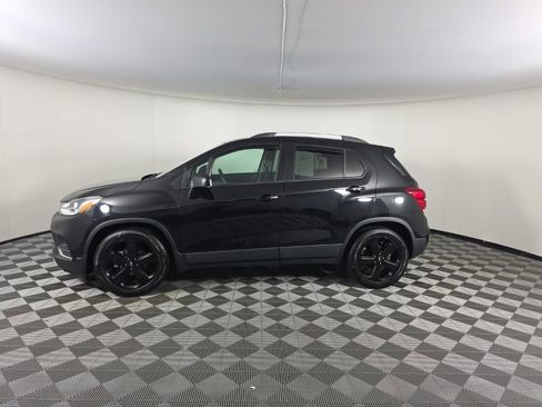 Used 2018 Chevrolet Trax Premier w/ Midnight Edition FWD image 2