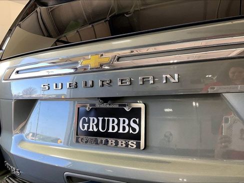 Used 2023 Chevrolet Suburban Premier AWD/4WD image 42