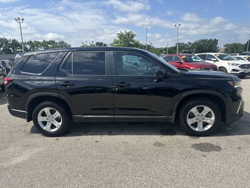 Used 2023 Honda Pilot LX image 5