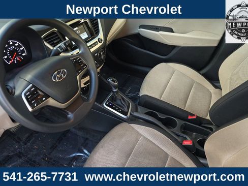 Used 2022 Hyundai Accent SE image 11