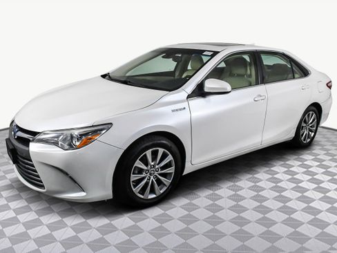 Used 2017 Toyota Camry XLE image 4