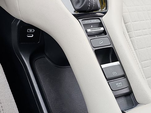 Used 2025 Honda HR-V LX image 22