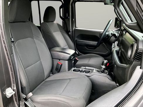 Certified 2022 Jeep Wrangler Unlimited Sport w/ Sun And Sound Package AWD/4WD image 23