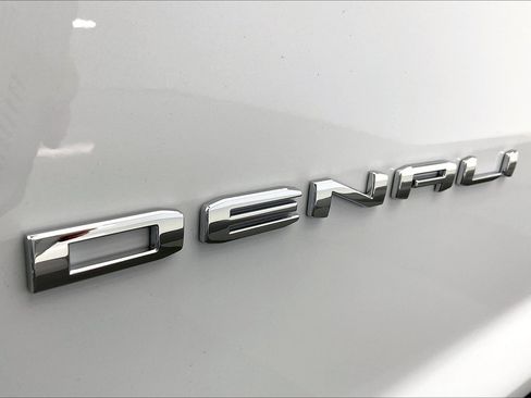 New 2026 GMC Acadia Denali w/ Super Cruise Package image 17