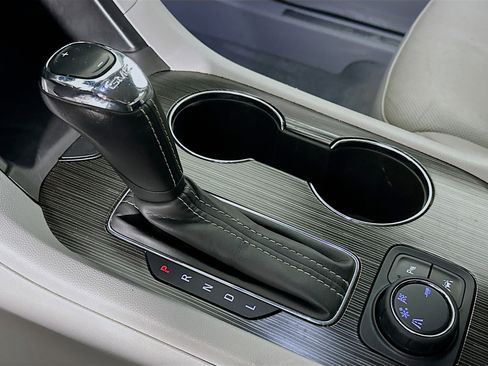 Used 2019 GMC Acadia SLT image 25