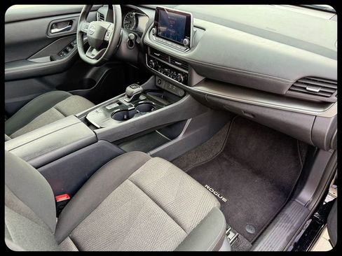 Used 2025 Nissan Rogue SV image 8