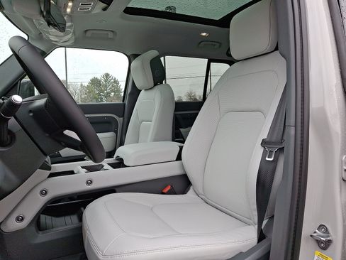 New 2026 Land Rover Defender 110 X-Dynamic SE AWD/4WD image 3