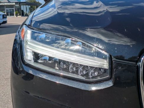 Used 2022 Volvo XC90 T5 Momentum w/ Protection Package Premier image 11