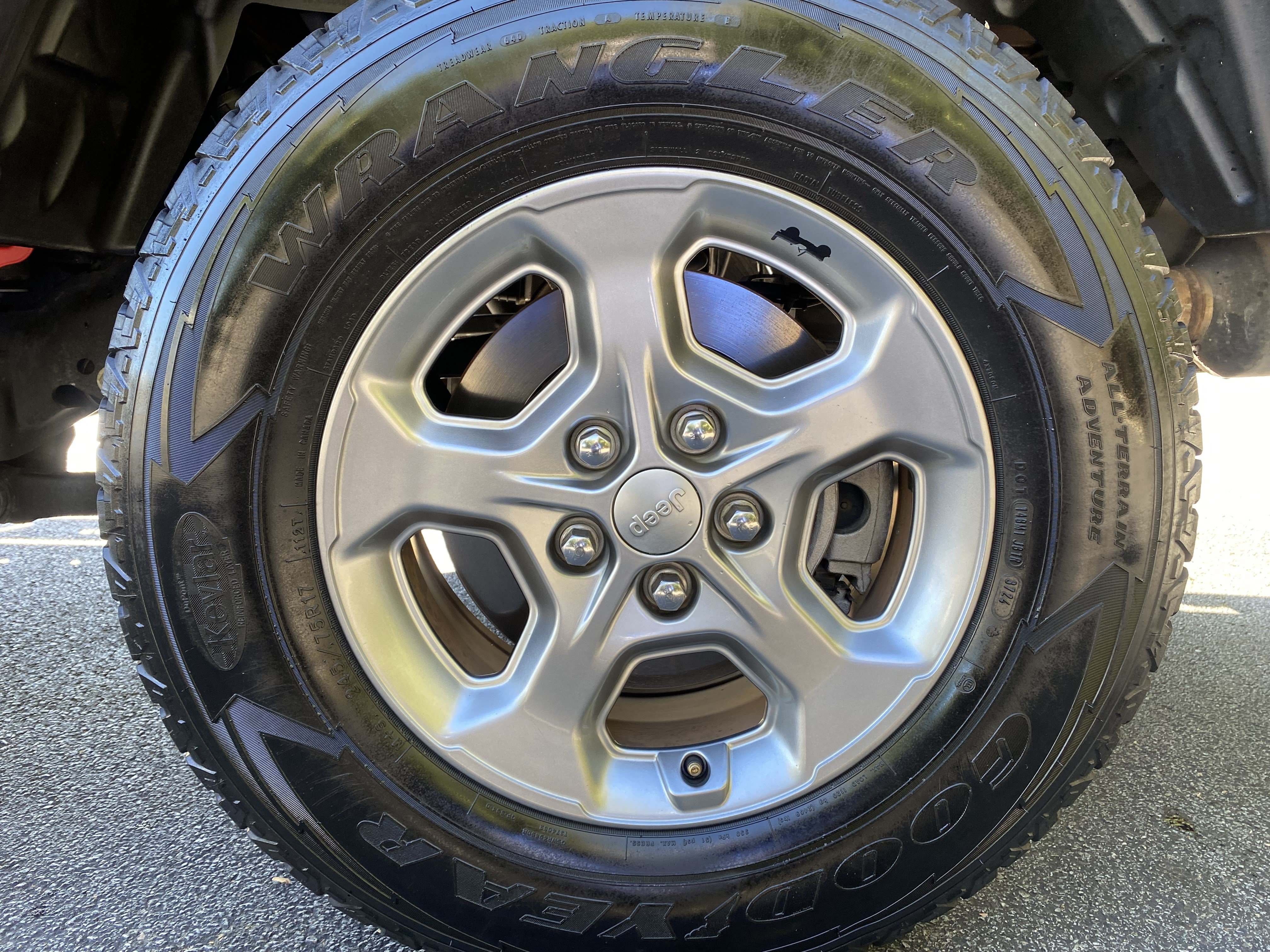 Used 2021 Jeep Gladiator Sport AWD/4WD image 13