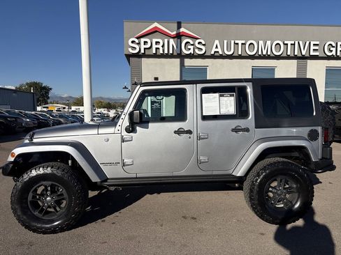 Used 2017 Jeep Wrangler Unlimited Sahara image 2