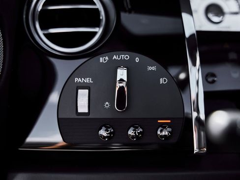 Used 2018 Rolls-Royce Dawn RWD image 47