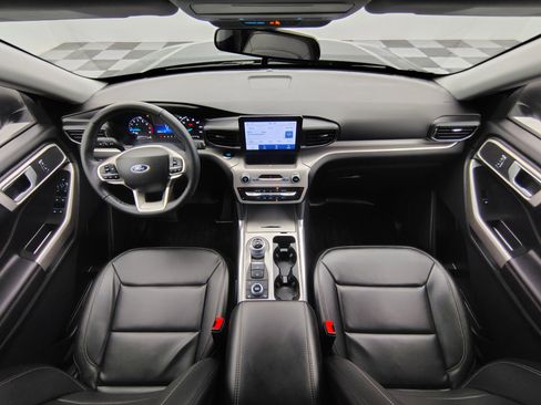 Used 2023 Ford Explorer XLT w/ Equipment Group 202A image 2