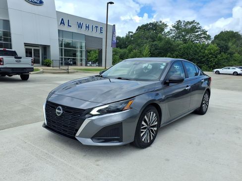 Used 2024 Nissan Altima 2.5 SV FWD image 1