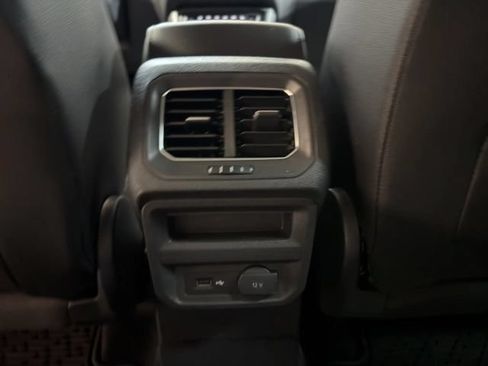 Used 2018 Volkswagen Tiguan SE AWD/4WD image 17