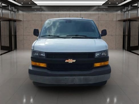 Used 2019 Chevrolet Express 3500 Extended Van 3D w/ Driver Convenience Package image 4