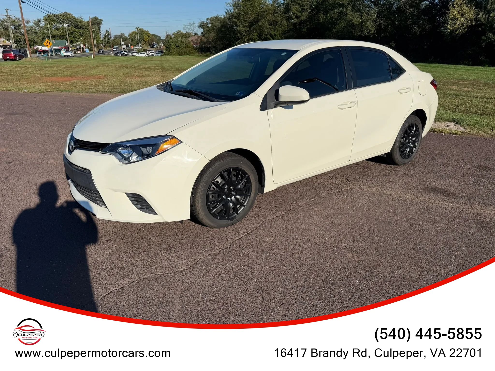 Used 2014 Toyota Corolla LE FWD image 2