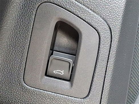 Used 2023 Volkswagen Atlas Cross Sport SEL image 26