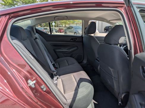 Used 2024 Nissan Altima 2.5 SV FWD image 12