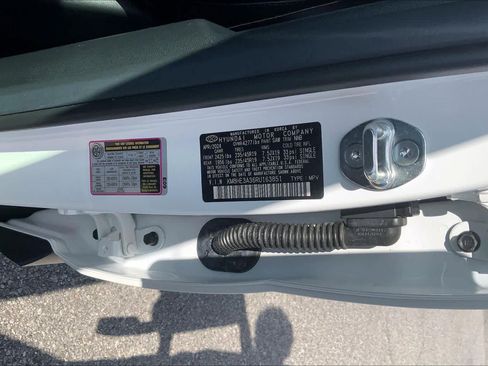 Used 2024 Hyundai Kona Limited FWD image 31