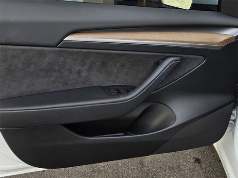 Used 2023 Tesla Model 3 Standard Range image 10