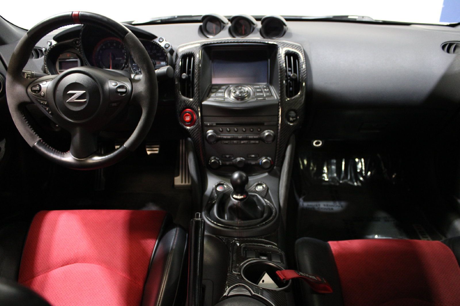 Used 2019 Nissan 370Z NISMO RWD image 19