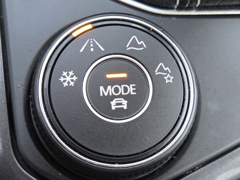 Used 2023 Volkswagen Tiguan SE image 9