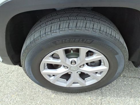 Used 2022 Jeep Grand Cherokee L Limited AWD/4WD image 10