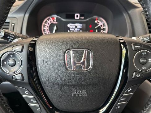 Used 2017 Honda Pilot Touring image 26